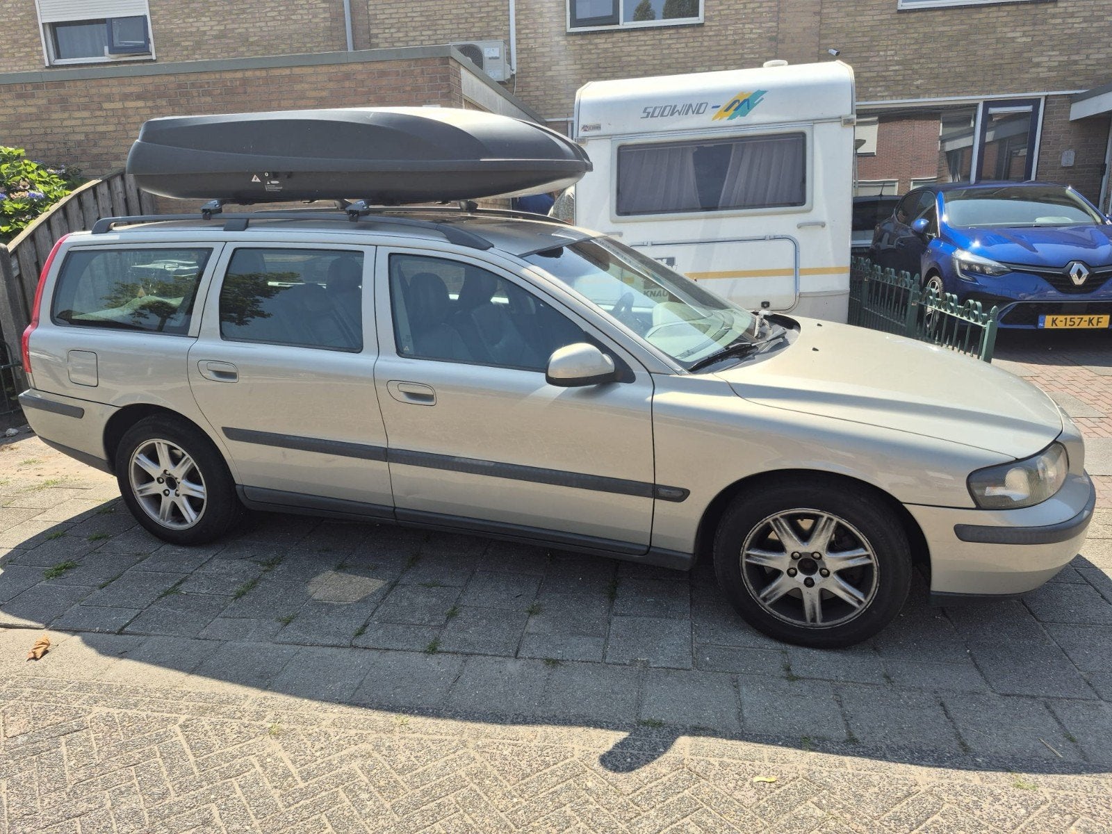Volvo V70 2.4 T 200PK AUT 2002 Beige, Auto's, 1800 kg, Zwart, Beige, Stationwagon