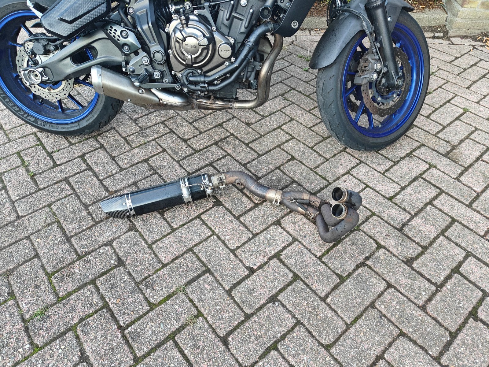 Black Widow uitlaat Yamaha MT-07 (2014-2020) met DB-killer, Ophalen