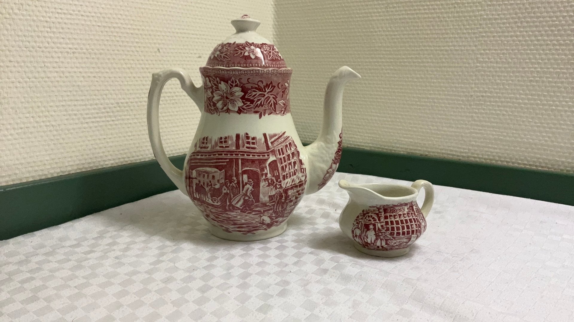 Royal tudor ware, coaching taverne roze, theepot, melkkan, Antiek en Kunst, Ophalen of Verzenden
