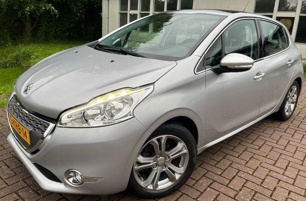 Peugeot 208 Panorama dak 1.2 VTI 82PK 5-D 2013, Auto's, Voorwielaandrijving, Euro 5, Stof, 31 €/maand