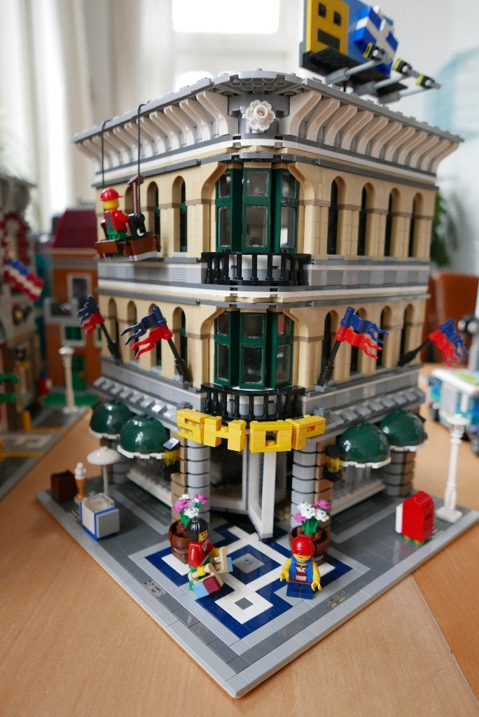 lego 10211 warenhuis, Gebruikt, Lego, Ophalen of Verzenden, Compleet