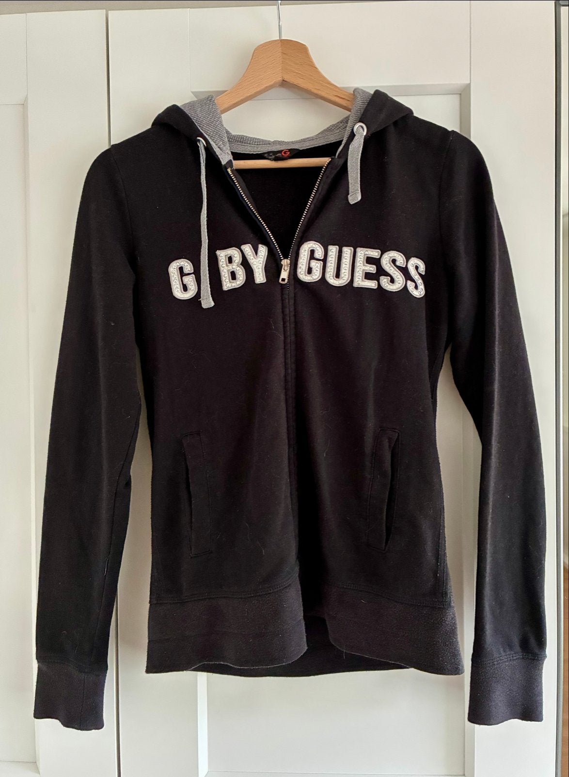G by Guess Zwarte Hoodie met Rits - Maat M, Kleding | Dames, Ophalen of Verzenden, Gedragen, Maat 38/40 (M), Zwart
