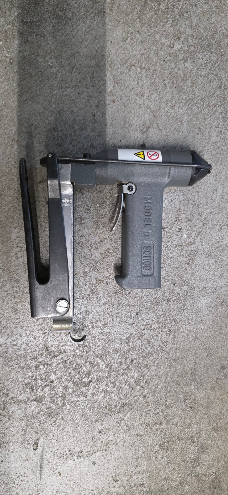 Senco zelfklemmende nietmachine op lucht in goede staat., Ophalen of Verzenden, Zo goed als nieuw, Tacker/nietmachine