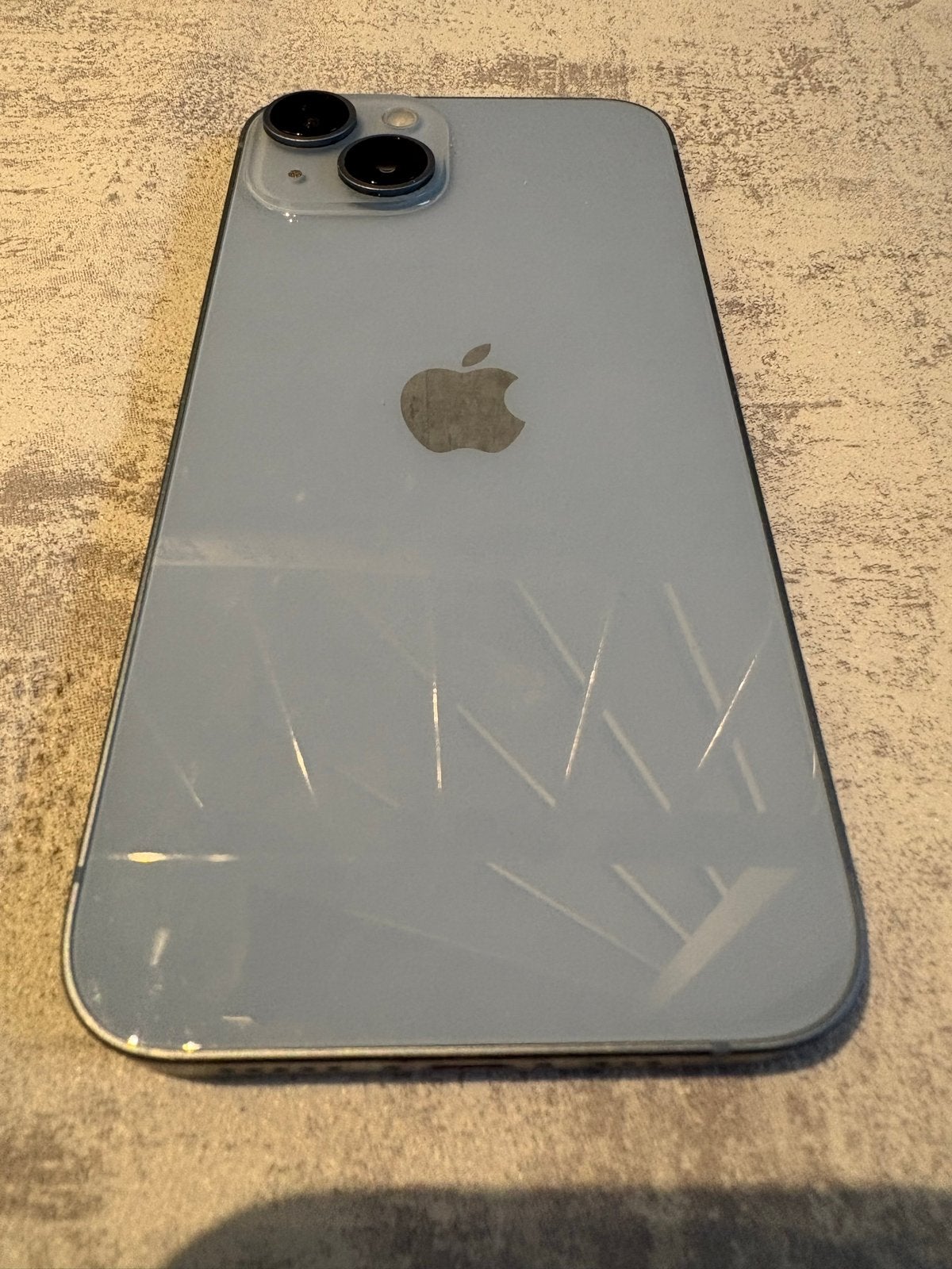 iPhone 14 in goede staat met 82% batterij en 2 hoesjes, Ophalen, Gebruikt, Blauw, IPhone 14