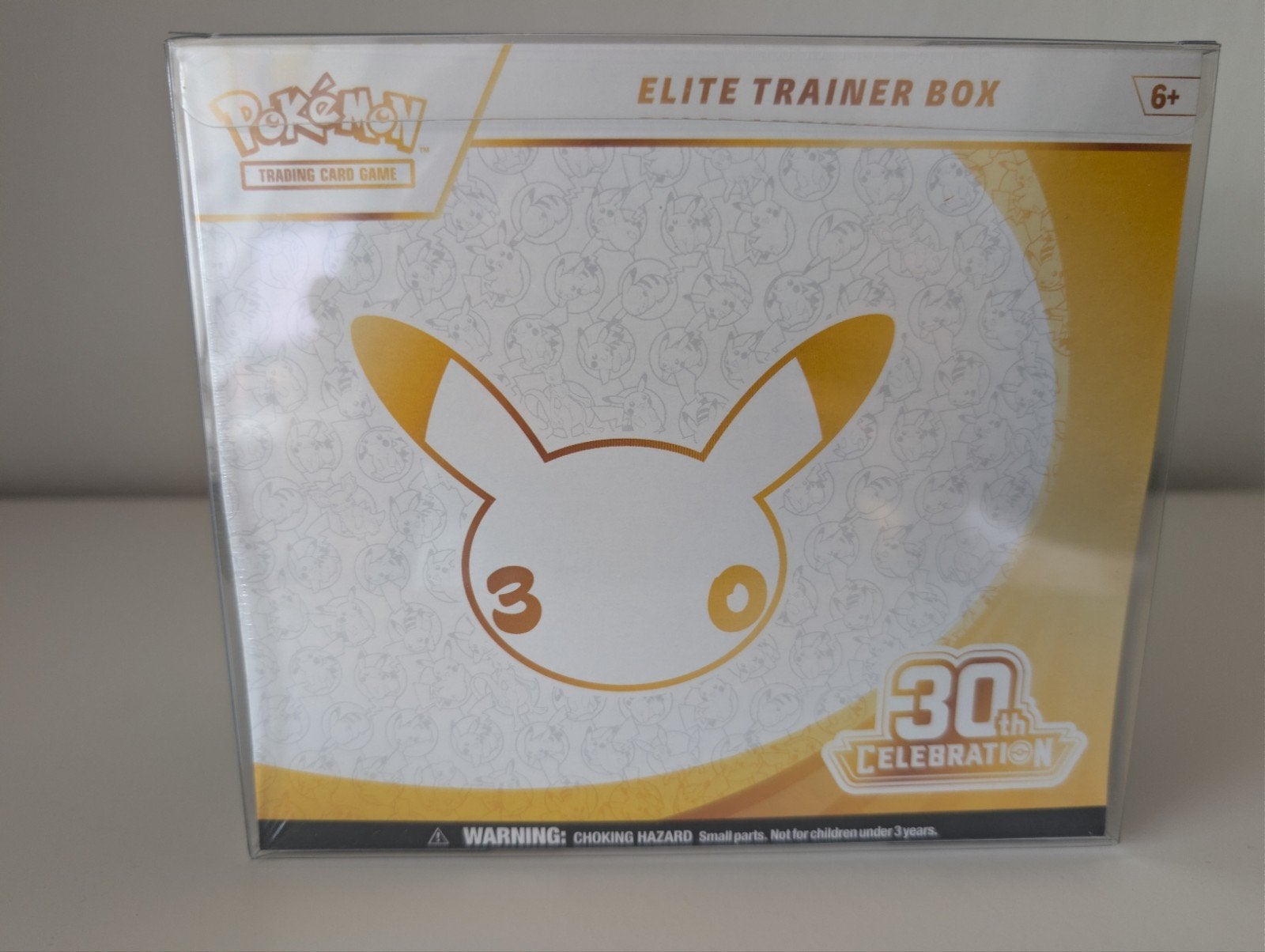 Pokémon TCG: 30th Celebration Elite Trainer Box, Ophalen of Verzenden, Nieuw, Overige typen, Foil