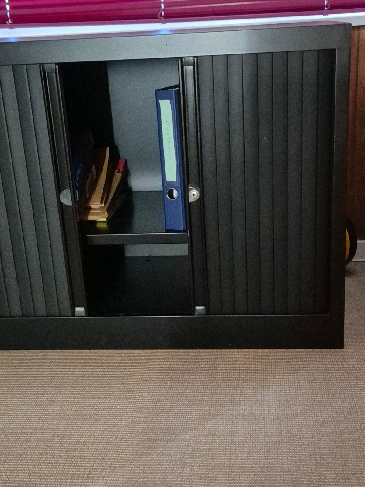 2 onbeschadigde lage Bisley roldeurkasten (100x43x70 cm), Ophalen, Meerdere deuren, 50 tot 100 cm, Zo goed als nieuw