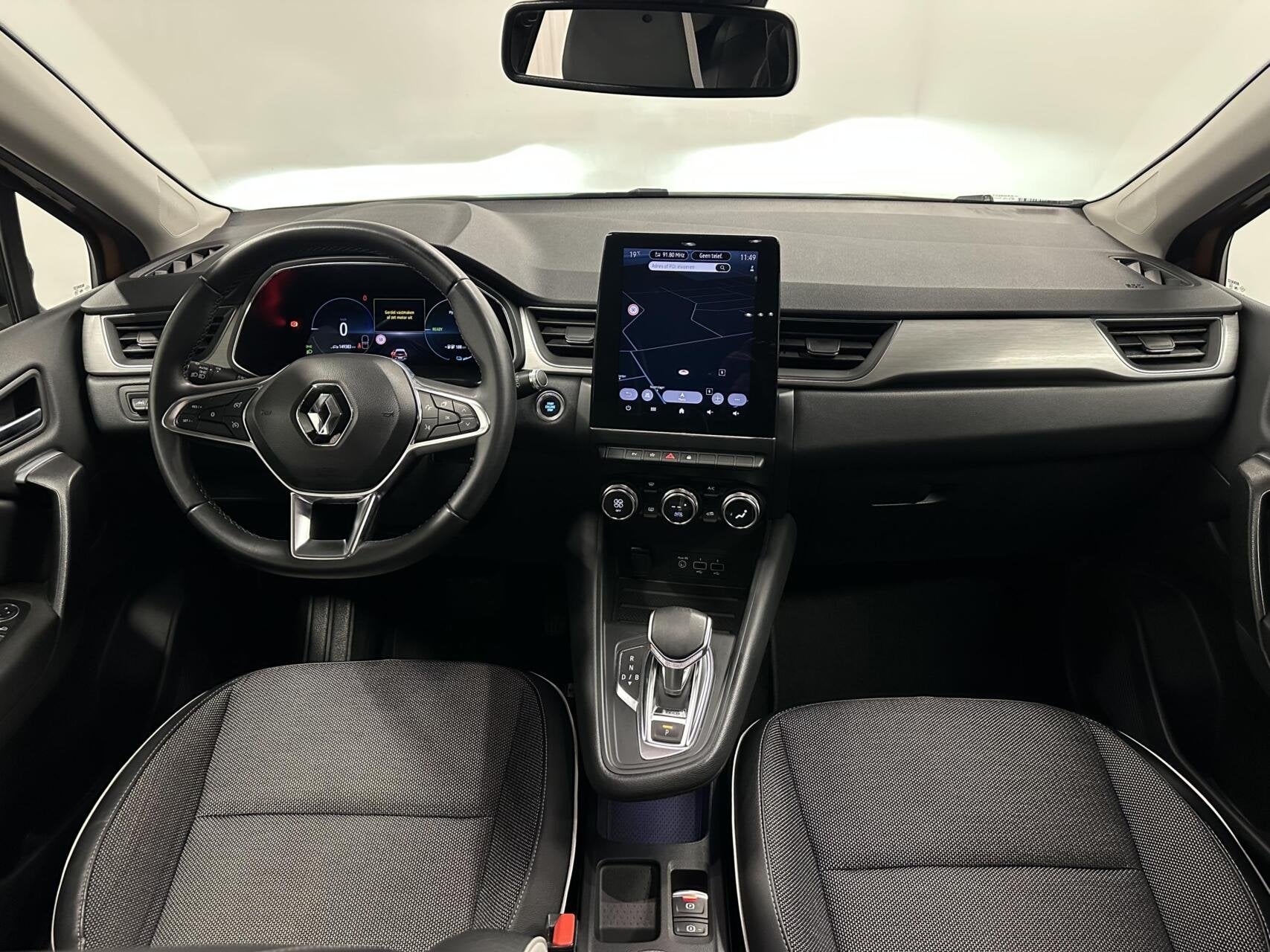 Foto 2 van Renault Captur 1.6 E-Tech Plug-in Hybrid 160 Intens NAVI CAM