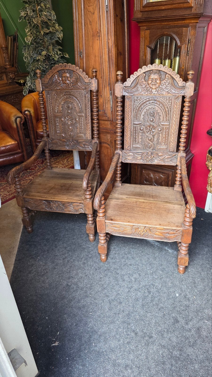 2 vroeg antieke armstoelen, Ophalen