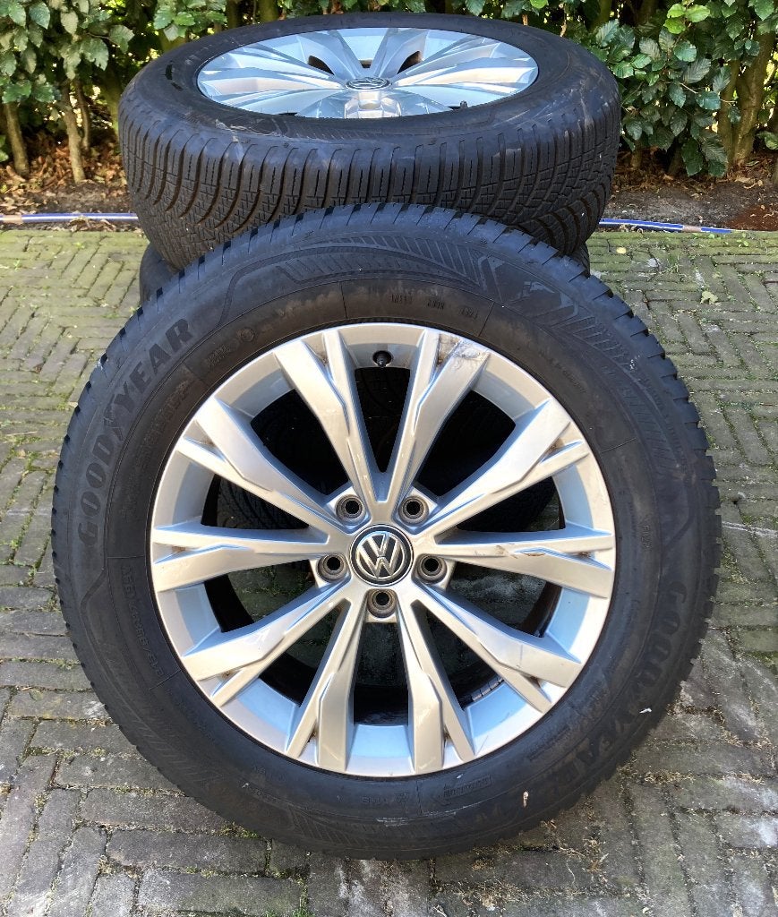 Originele Volkswagen Montana velgen met winterbanden., Auto-onderdelen, Ophalen, Banden en Velgen, 17 inch, Winterbanden