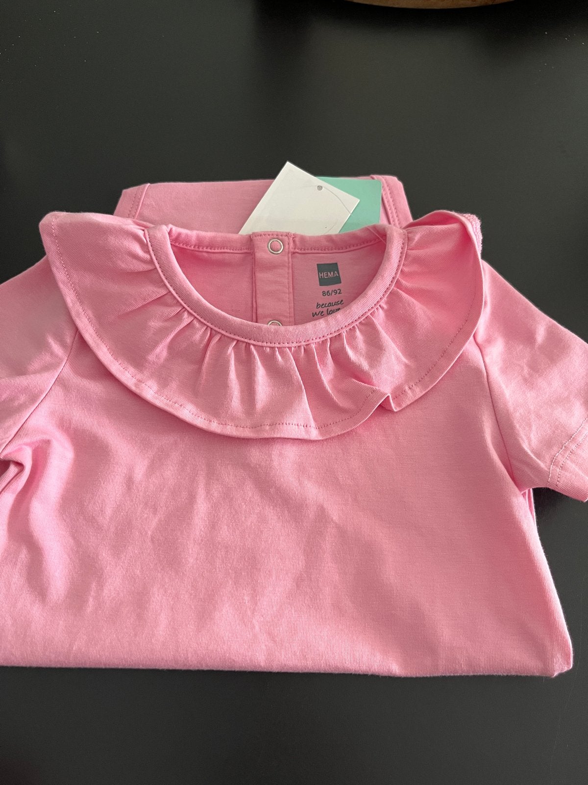Roze HEMA baby romper met ruches kraagMaat 86/92, Ophalen of Verzenden, Nieuw, Meisje