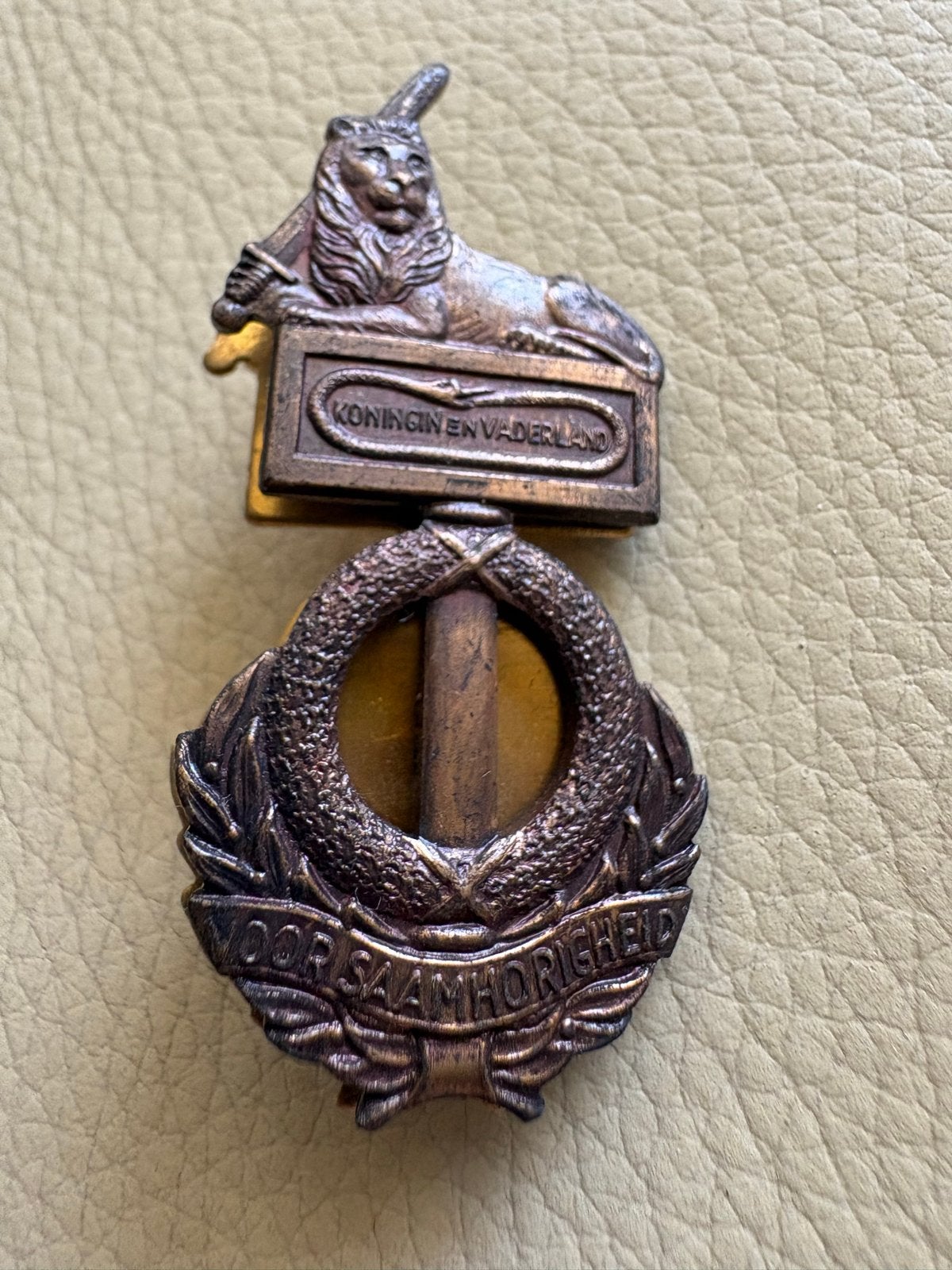 Oude Militaire Speld 'Koningin en Vaderland', Ophalen of Verzenden, Landmacht, Nederland, Lintje, Medaille of Wings