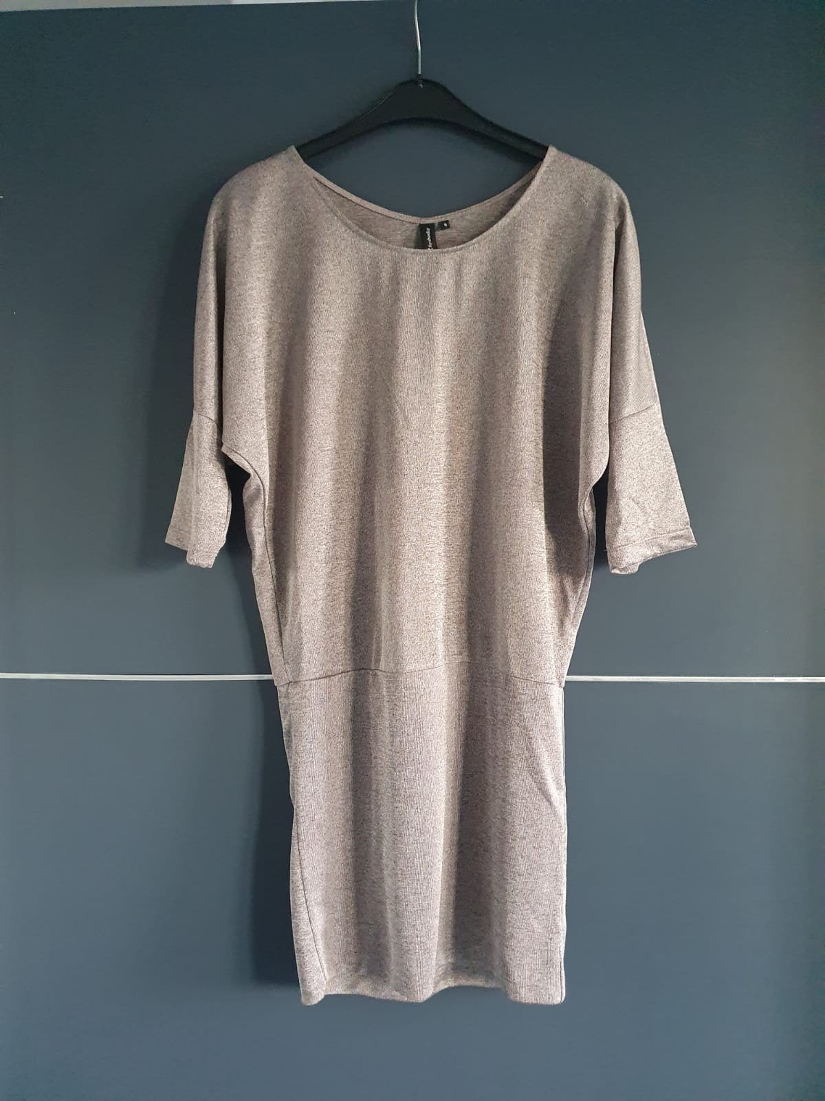 Nieuw: leuk jurkje/trui met iets glansje. Maat S, Eksept by shoeby, Beige, Nieuw, Ophalen of Verzenden