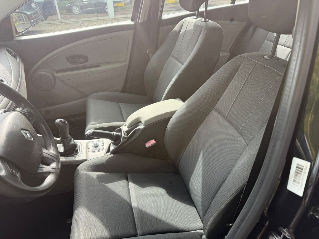Foto 13 van Renault Mégane 1.6 Authentique (bj 2011)