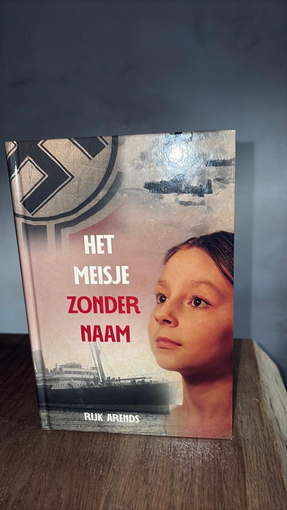 Rijk Arends Het meisje zonder naam, Ophalen of Verzenden, Zo goed als nieuw