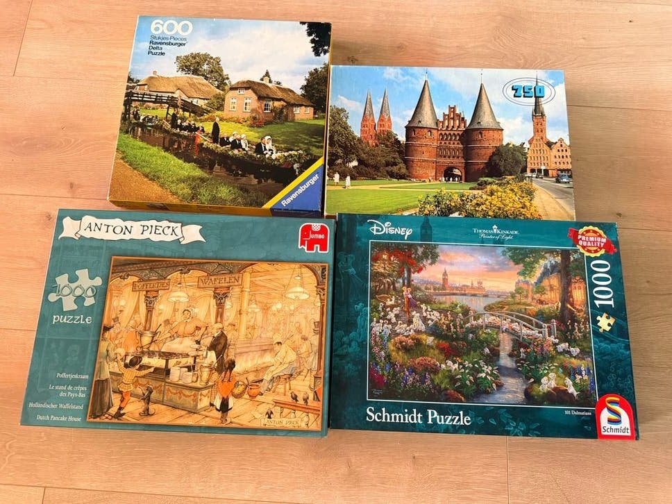 4 puzzels, waaronder Disney en Anton Pieck, Ophalen of Verzenden, 500 t/m 1500 stukjes, Gebruikt, Legpuzzel