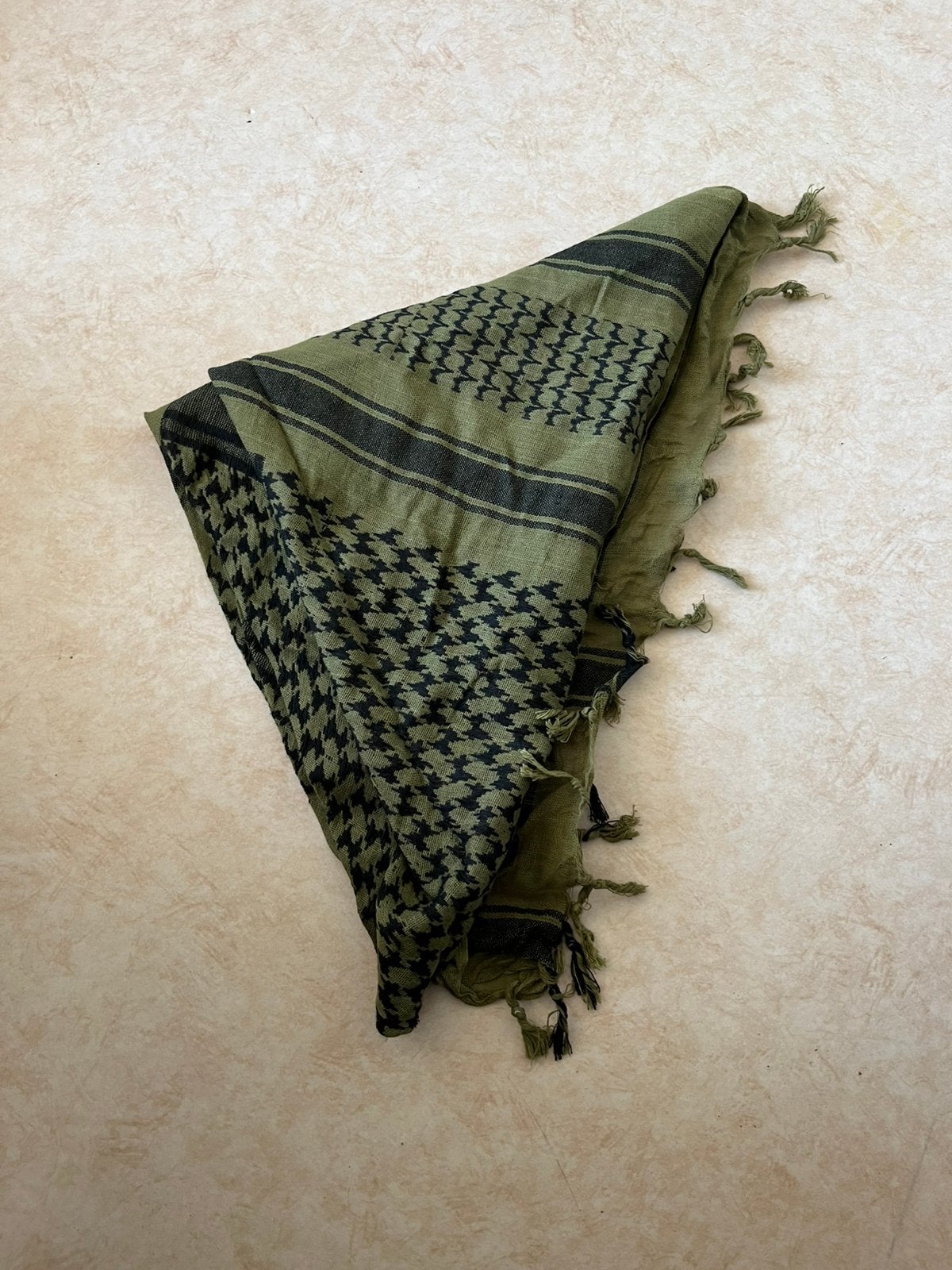 Groene shemagh, Kleding | Dames, Ophalen of Verzenden, Zo goed als nieuw, Sjaal