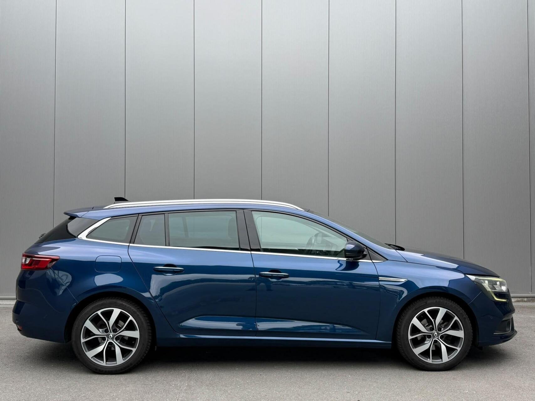 Renault Megane Estate 1.2 TCe Bose, Auto's, Voorwielaandrijving, Gebruikt, 4 cilinders, Blauw