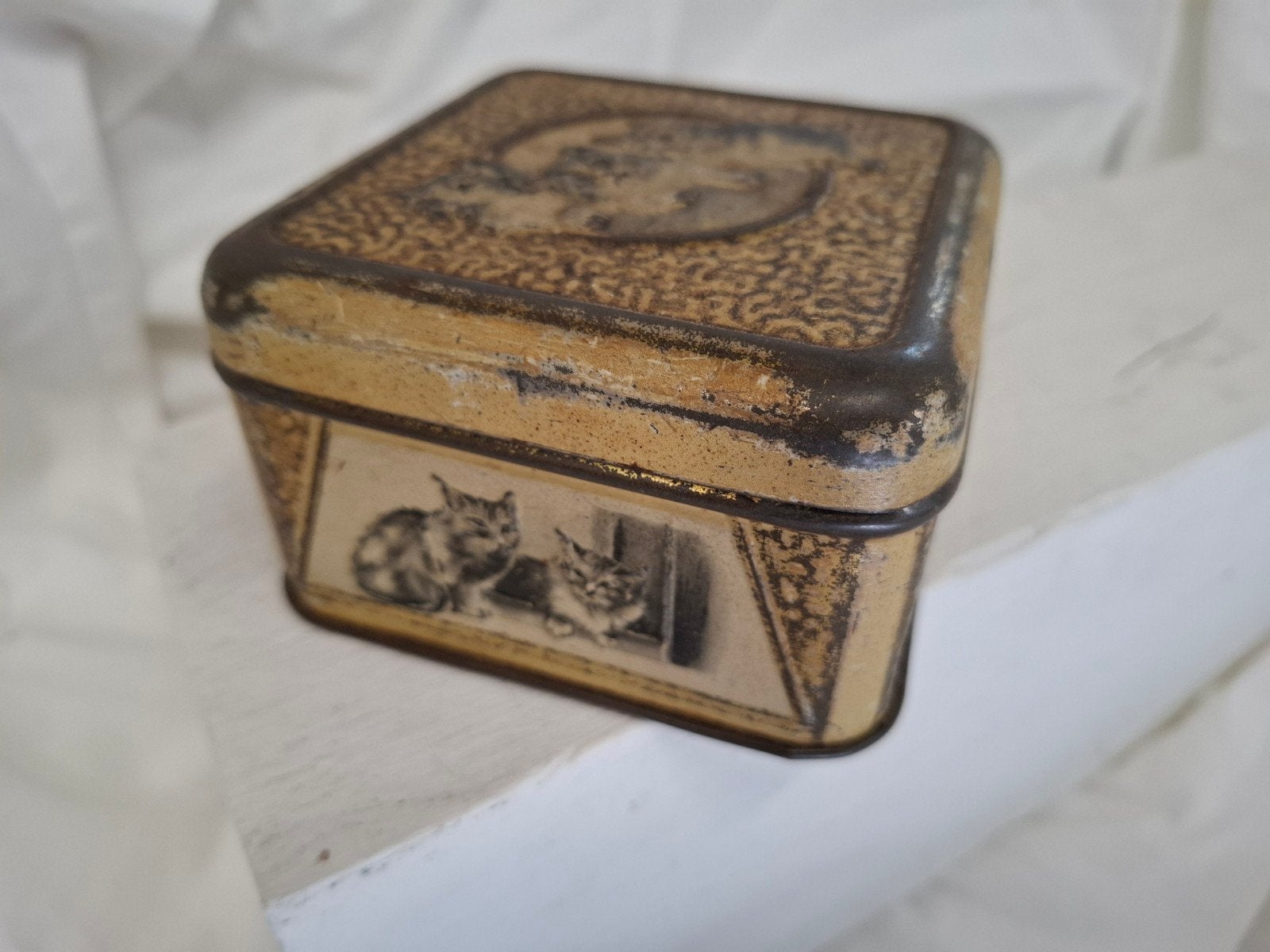 Antiek blik met kattenafbeeldingen, Antiek en Kunst, Ophalen of Verzenden