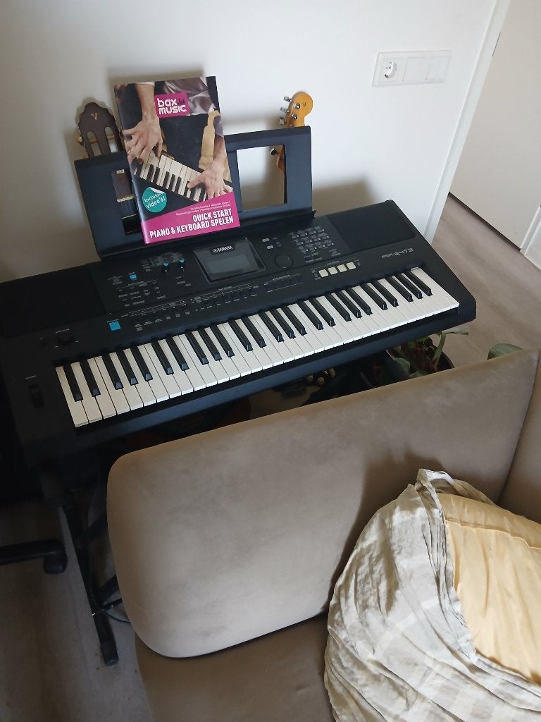 Keyboard Yamaha PSR-E473, Muziek en Instrumenten, 61 toetsen, Yamaha, Ophalen of Verzenden, Zo goed als nieuw