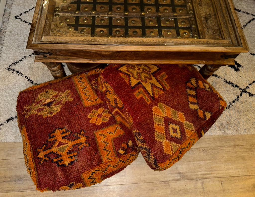 2x berber poef wol bordeaux, Huis en Inrichting, Banken | Voetenbanken en Poefen, Ophalen of Verzenden, Zo goed als nieuw, Vierkant