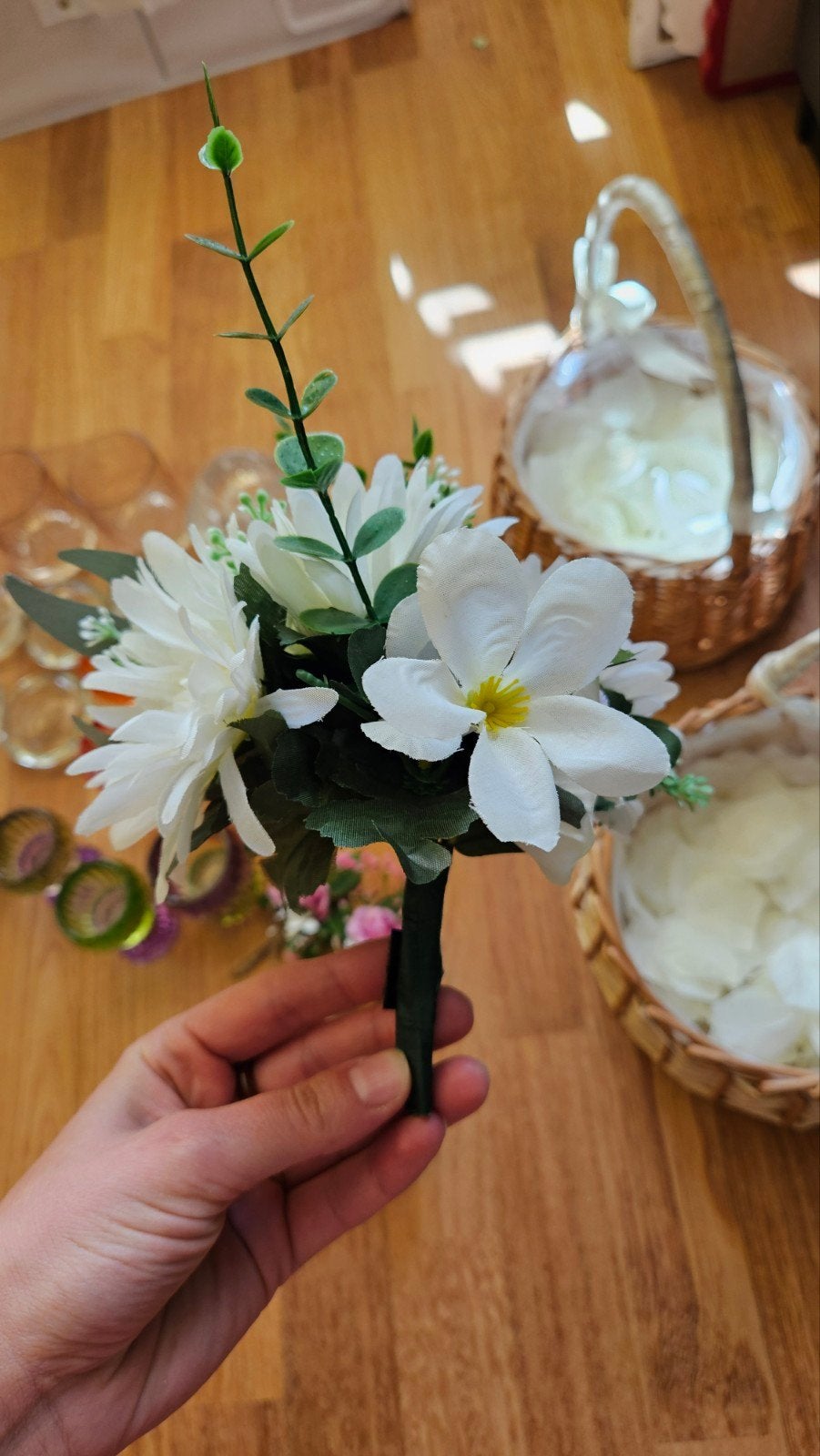 Bruiloft decoratiepakket, incl. 3 corsages en bloemenmandjes, Ophalen, Zo goed als nieuw, Versiering, Geboorte of Huwelijk