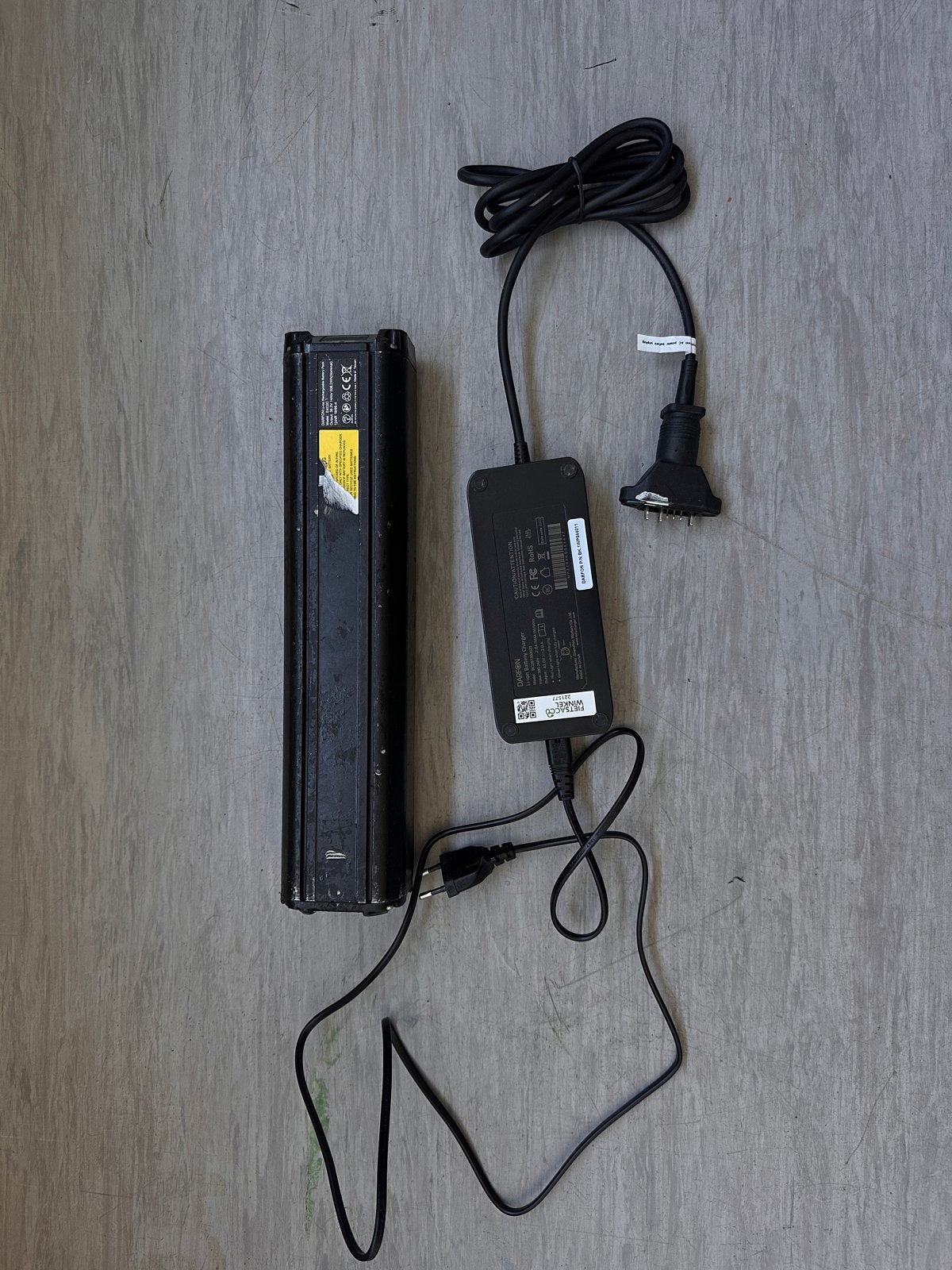 Shimano E-step batterij en Darfon oplader voor Noord fietsen, Zo goed als nieuw