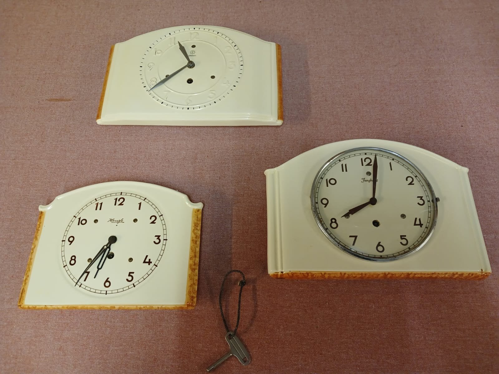 Junghans en Kienzle wandklokken, Ophalen