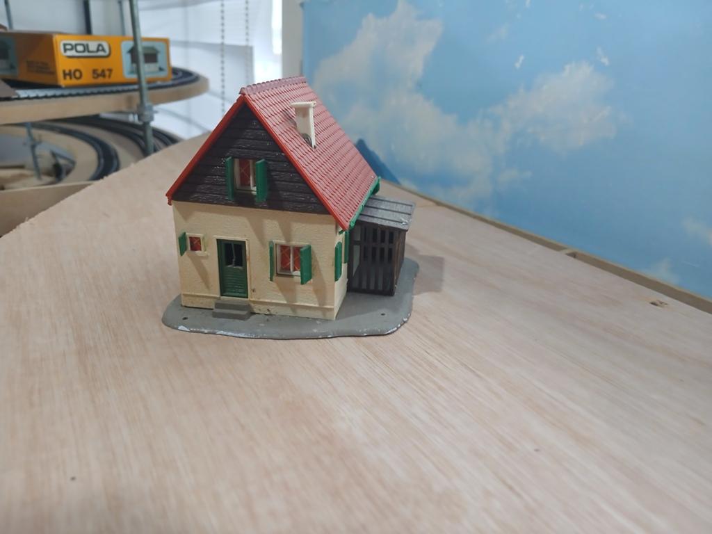 Leuk huisje voor bij de spoorbaan HO, Hobby en Vrije tijd, Modeltreinen | H0, Ophalen of Verzenden, Gebruikt, Brug, Tunnel of Gebouw