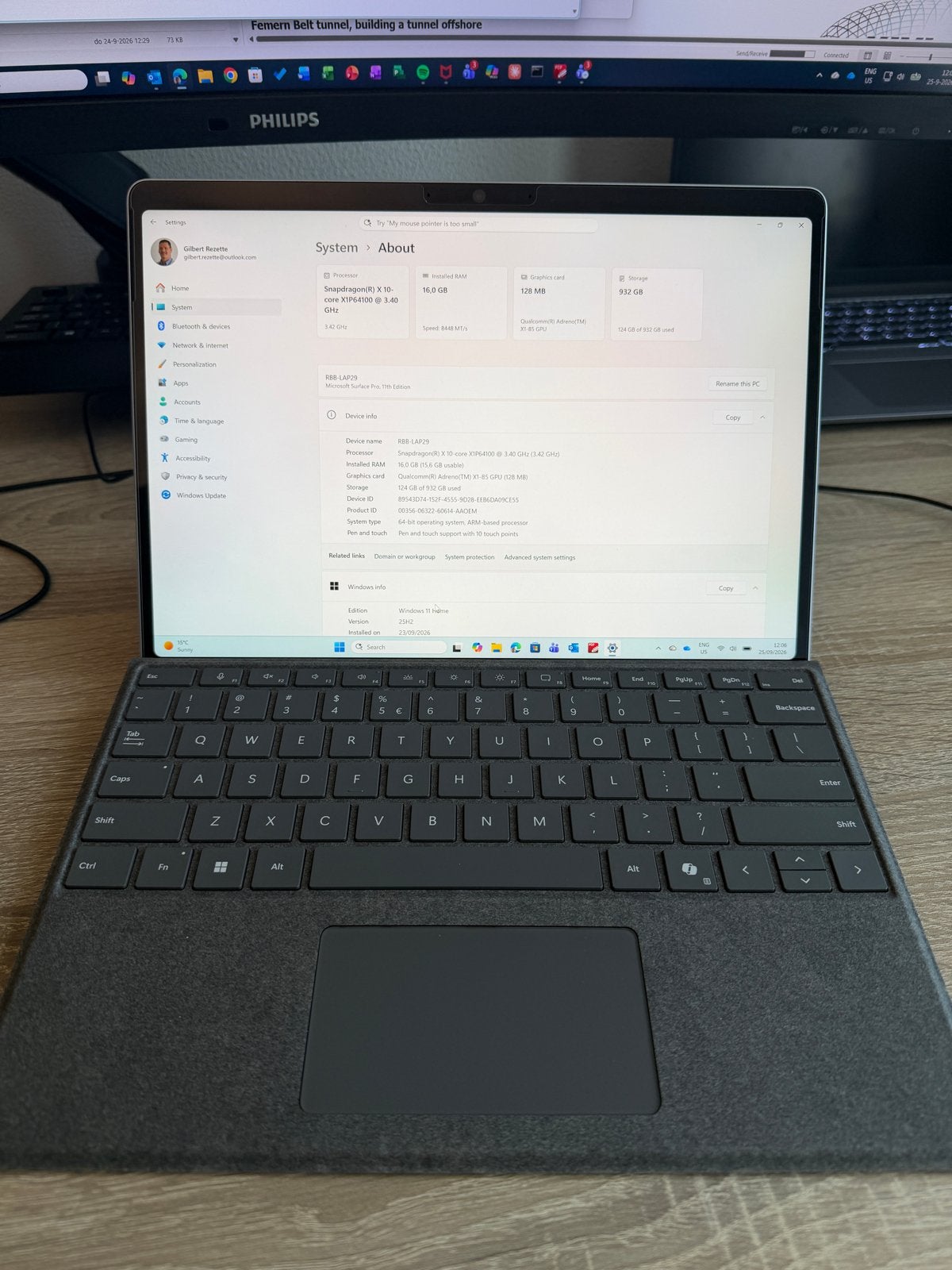 Microsoft Surface Pro 11th Edition - 16GB RAM, 932GB Opslag, Computers en Software, Qwerty, 13 inch, Met touchscreen, Ophalen of Verzenden