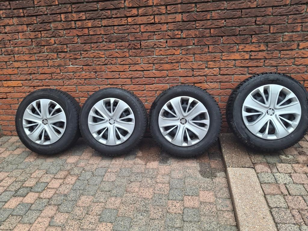 Stalen velgen met wieldoppen - 185/65R15 - 4 bouten, Ophalen, Gebruikt