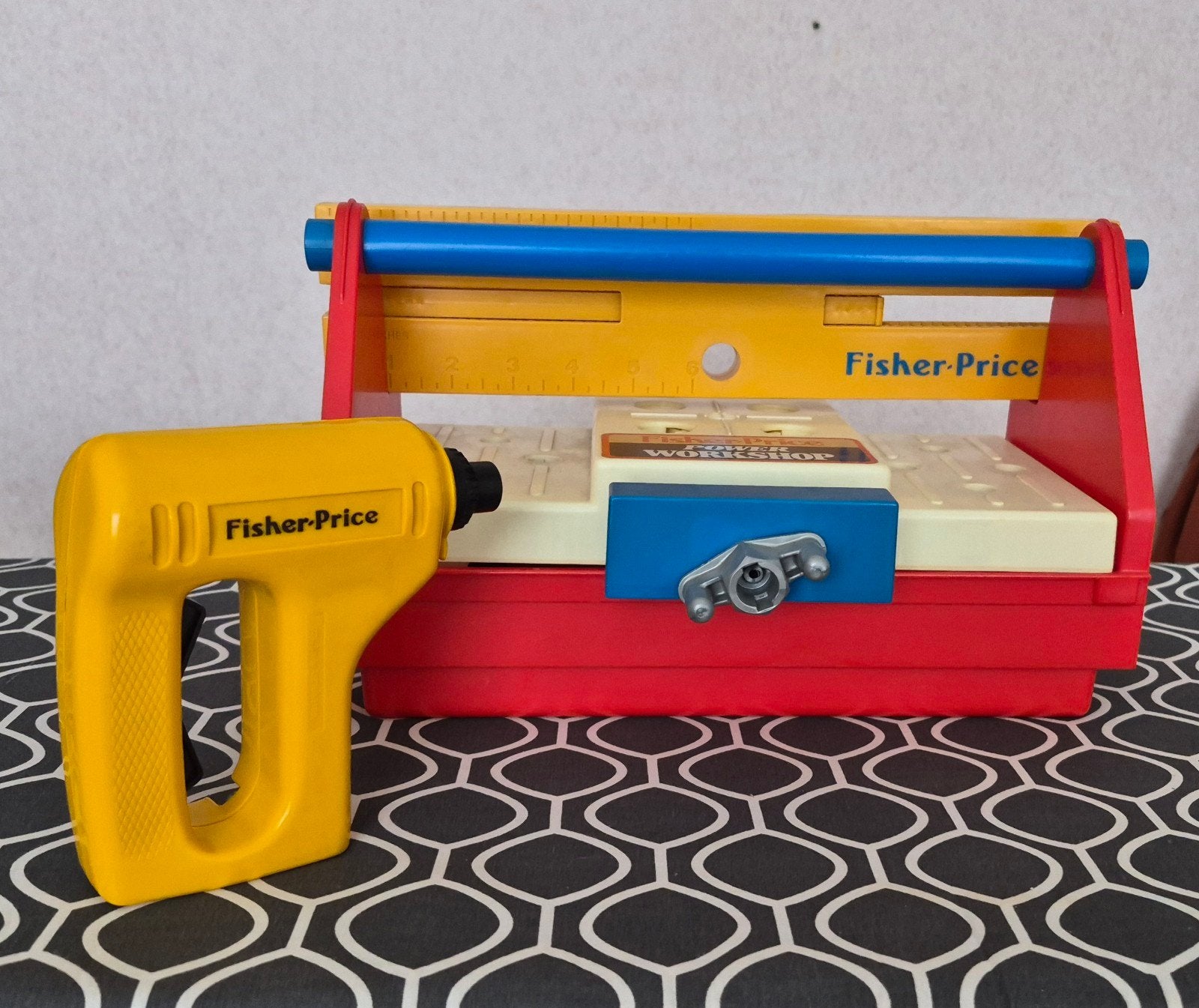 Fisher-Price gereedschapskist met boormachine, Kinderen en Baby's, Ophalen of Verzenden, Gebruikt, Overige typen, Met geluid