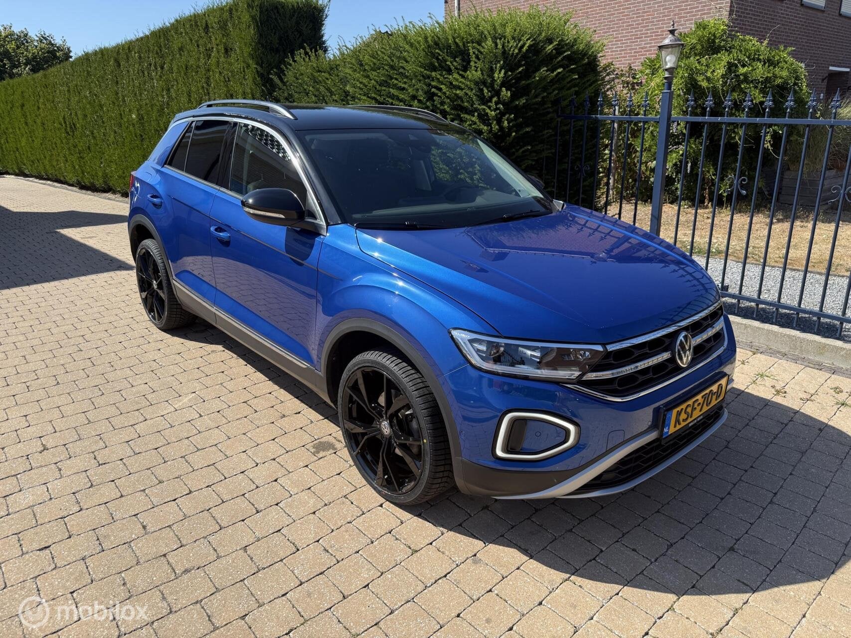 Volkswagen T-Roc 1.5 TSI Style 27.000 KM AUTOMAAT NIEUWSTAAT, Auto's, 1258 kg, Zwart, 150 pk, Blauw