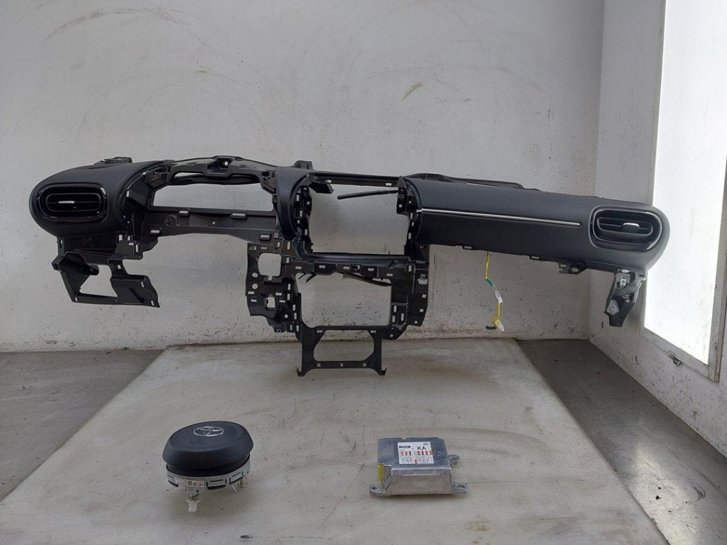 Airbag Set + Dashboard Yaris Cross (PB1/PJ1) 2025, Gebruikt, Kundenbetreuung@toyota.de, Toyota-Allee 2, Köln 50858, , Duitsland
