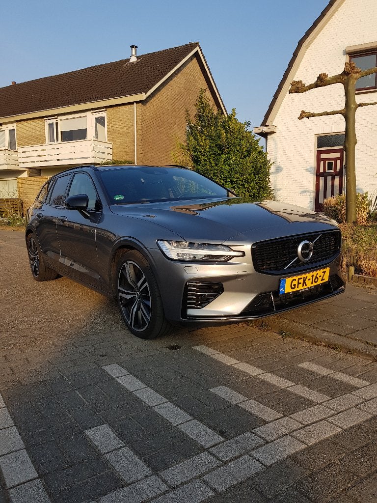 Volvo V60 T6 Recharge 340pk  R-design 2020 headup lichte sch, Automaat, Zwart, 4 cilinders, Lichtsensor