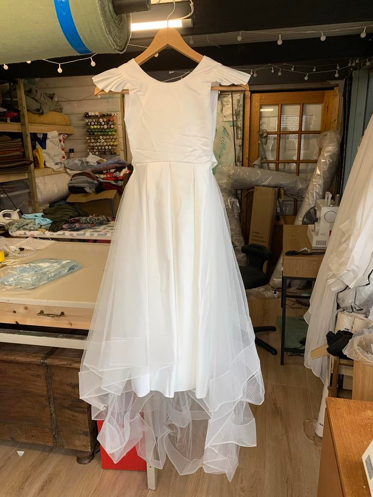 Witte Bruidsmeisjesjurk met Tule sleep+ Tule haarsleep., Ophalen of Verzenden, Nieuw, Wit, Bruidsmeisjeskleding