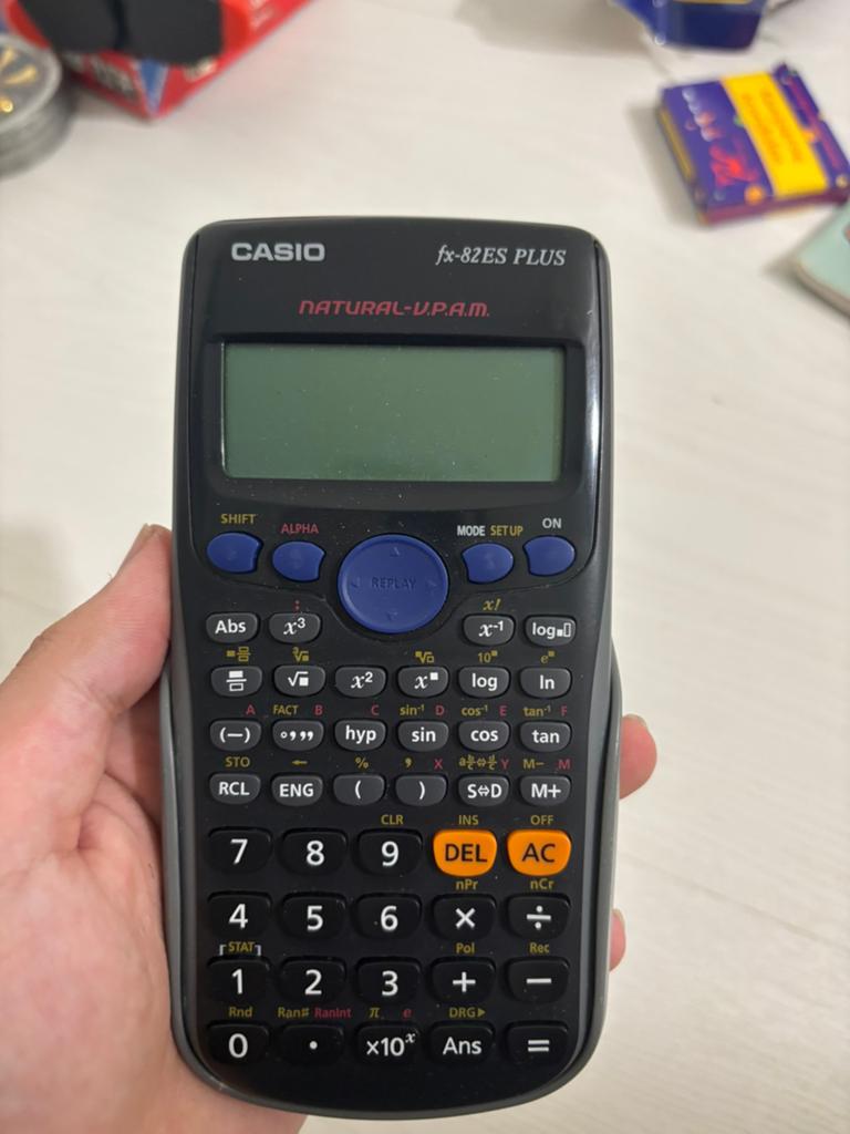 Casio fx-82ES PLUS rekenmachine, Ophalen of Verzenden, Zo goed als nieuw