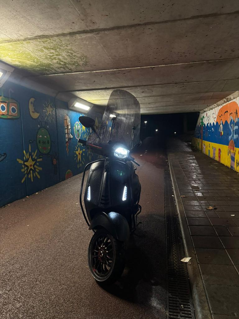 Vespa sprint 2018, Fietsen en Brommers, Scooters | Vespa, Ophalen of Verzenden, Zo goed als nieuw, Benzine