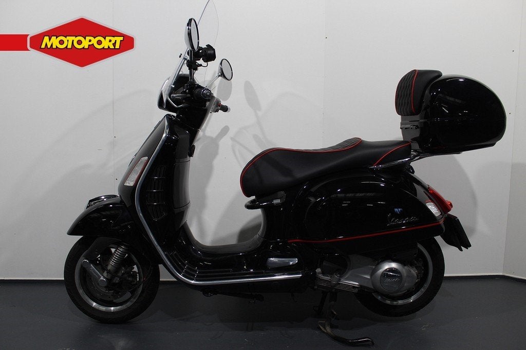 Vespa GTS 250 (bj 2016), Motoren, Scooter, Minervum 7272
4801 EB  Breda, NL, Bedrijf, Piaggio Vespa B.V.