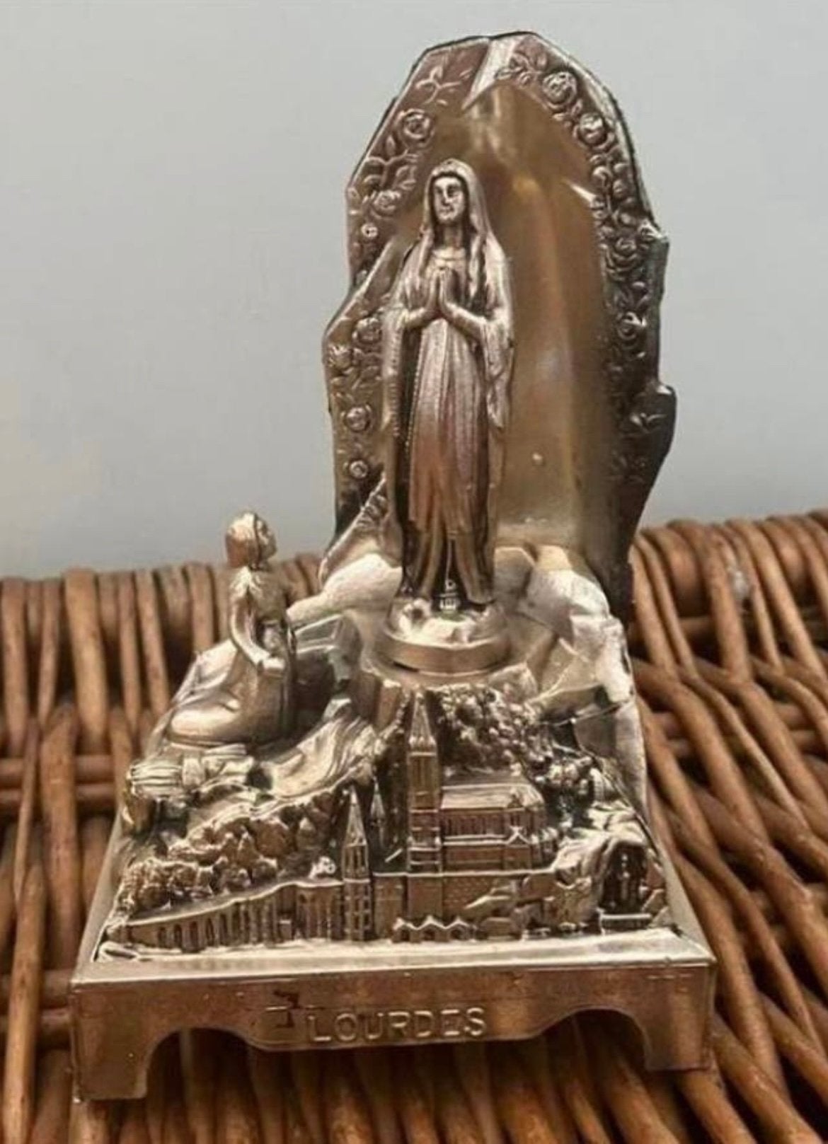 LOURDES PRACHTIGE SPEELDOOS,MARIA EN BERNADETTE ,MOOI!!, Ophalen of Verzenden