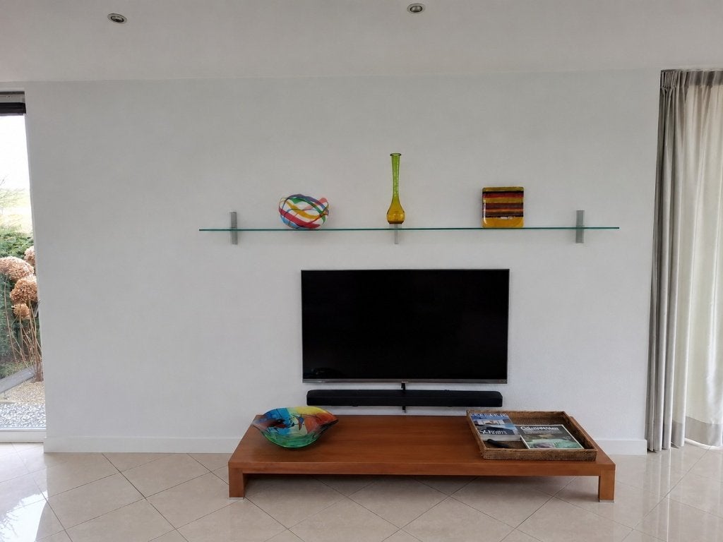 GRATIS: Tv tafel massief kersenhout daarboven een glasplaat, Ophalen, 150 tot 200 cm, Zo goed als nieuw, Minder dan 100 cm