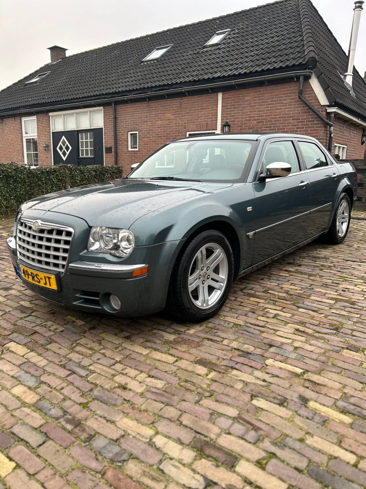 Chrysler 300C 5.7 Hemi V8, 8 cilinders, 5654 cc, 340 pk, Particulier
