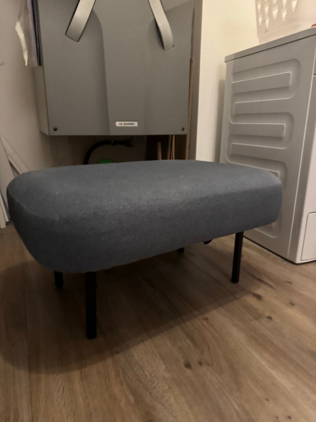Sostrene Grene Grijze gestoffeerde poef met zwarte poten, Ophalen, Minder dan 50 cm, Gebruikt, 50 tot 75 cm