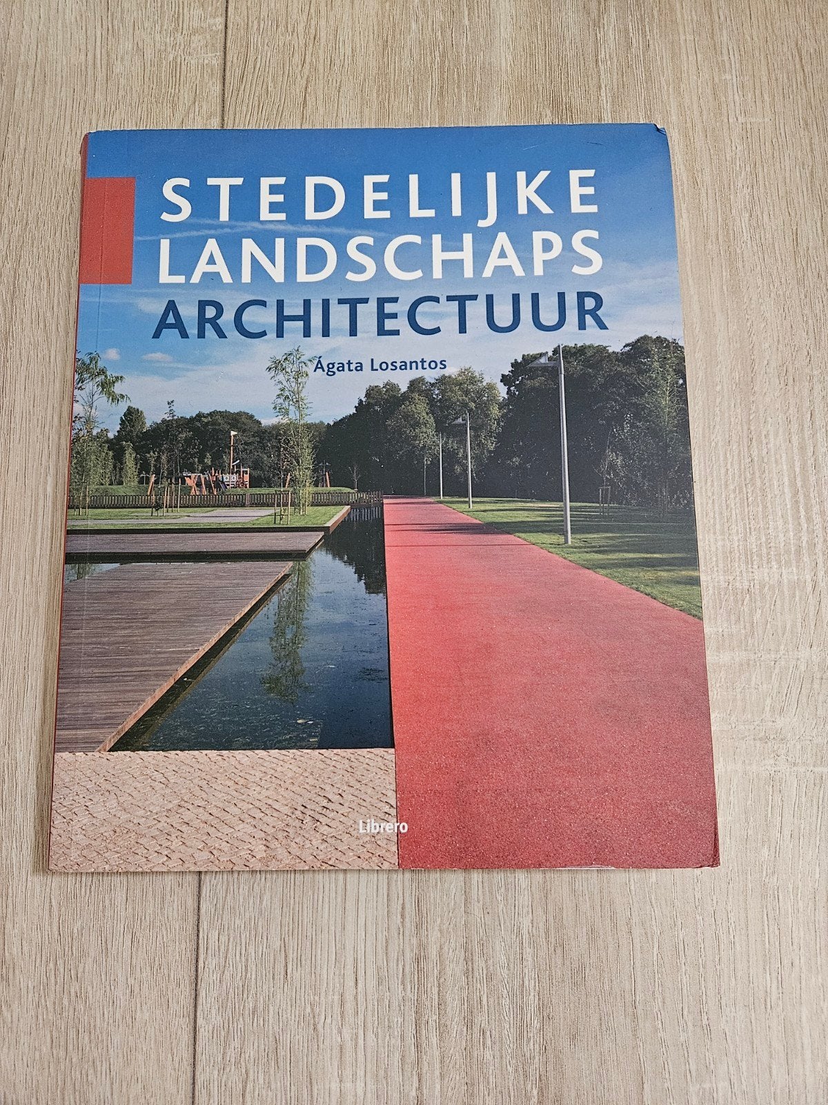 Stedelijke Landschapsarchitectuur - Ágata Losantos, Boeken, Kunst en Cultuur | Architectuur, Gelezen, Architectuur algemeen, Ophalen of Verzenden