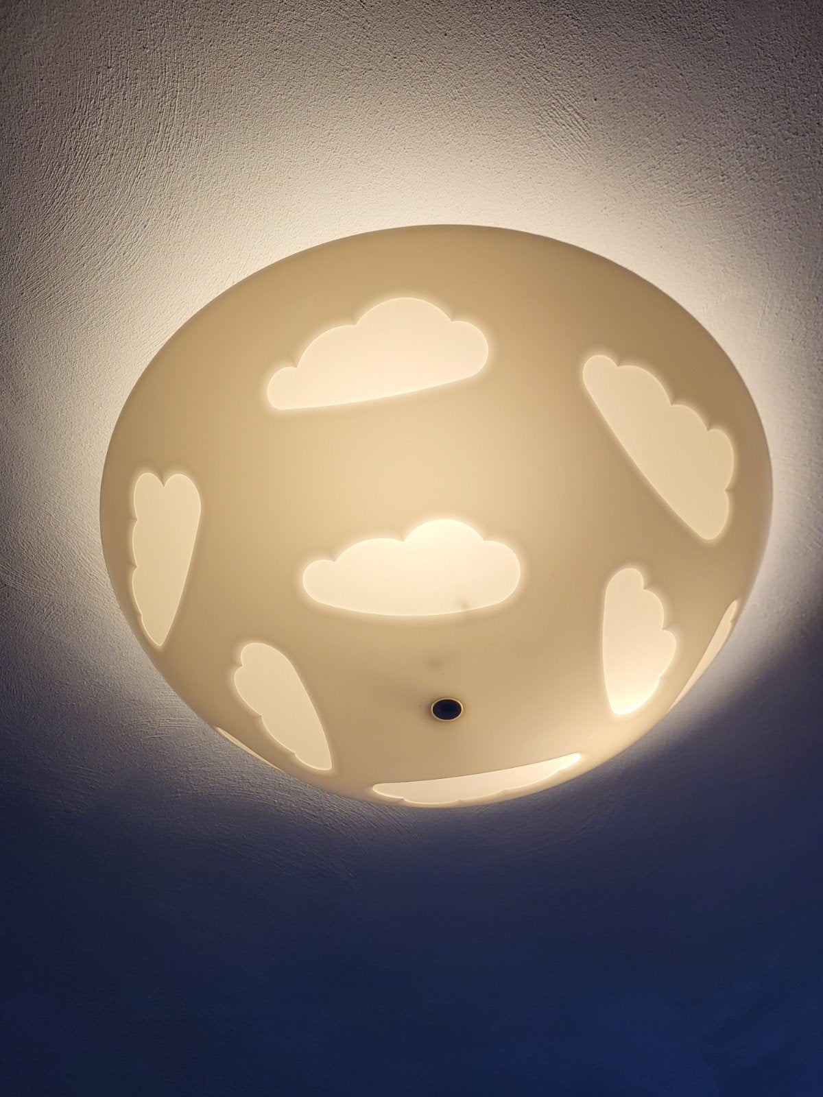 IKEA lamp met wolken voor kinderkamer, Huis en Inrichting, Lampen | Plafondlampen, Ophalen, Gebruikt, Kunststof, Kindvriendelijk, Speels
