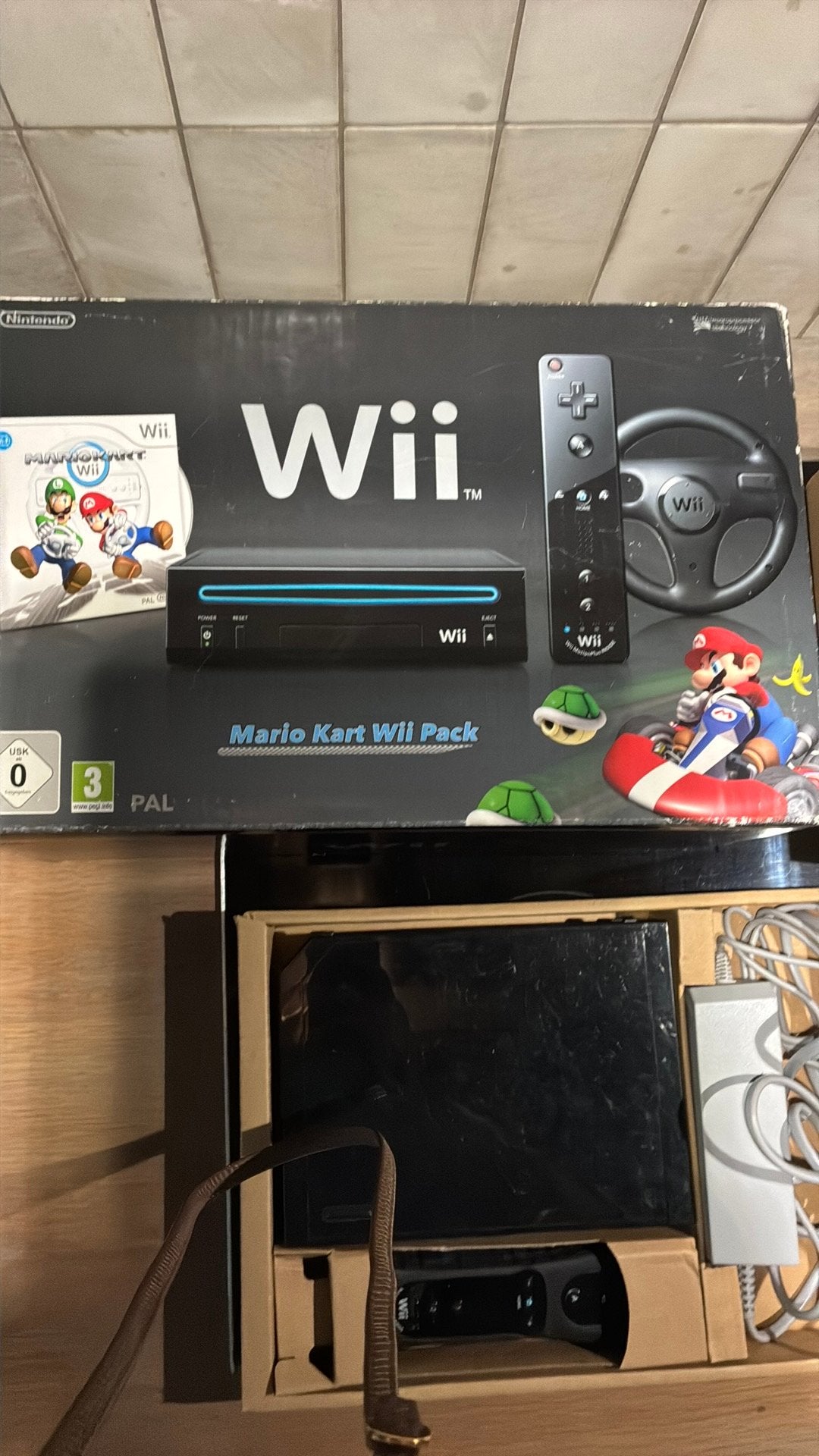 Nintendo Wii Zwart met 2 controllers, stuurtje en accessoire, Spelcomputers en Games, Ophalen of Verzenden, Gebruikt, Met 2 controllers