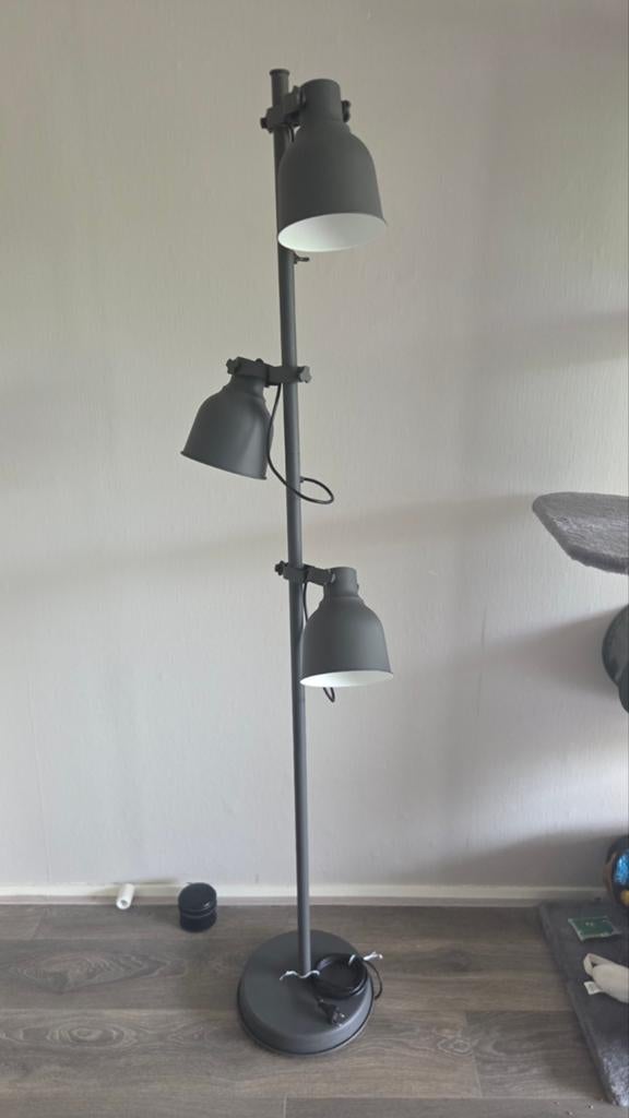 Ikea HEKTAR

Staande lamp met 3 spots, donkergrijs, Ophalen, Zo goed als nieuw, Metaal, 150 tot 200 cm