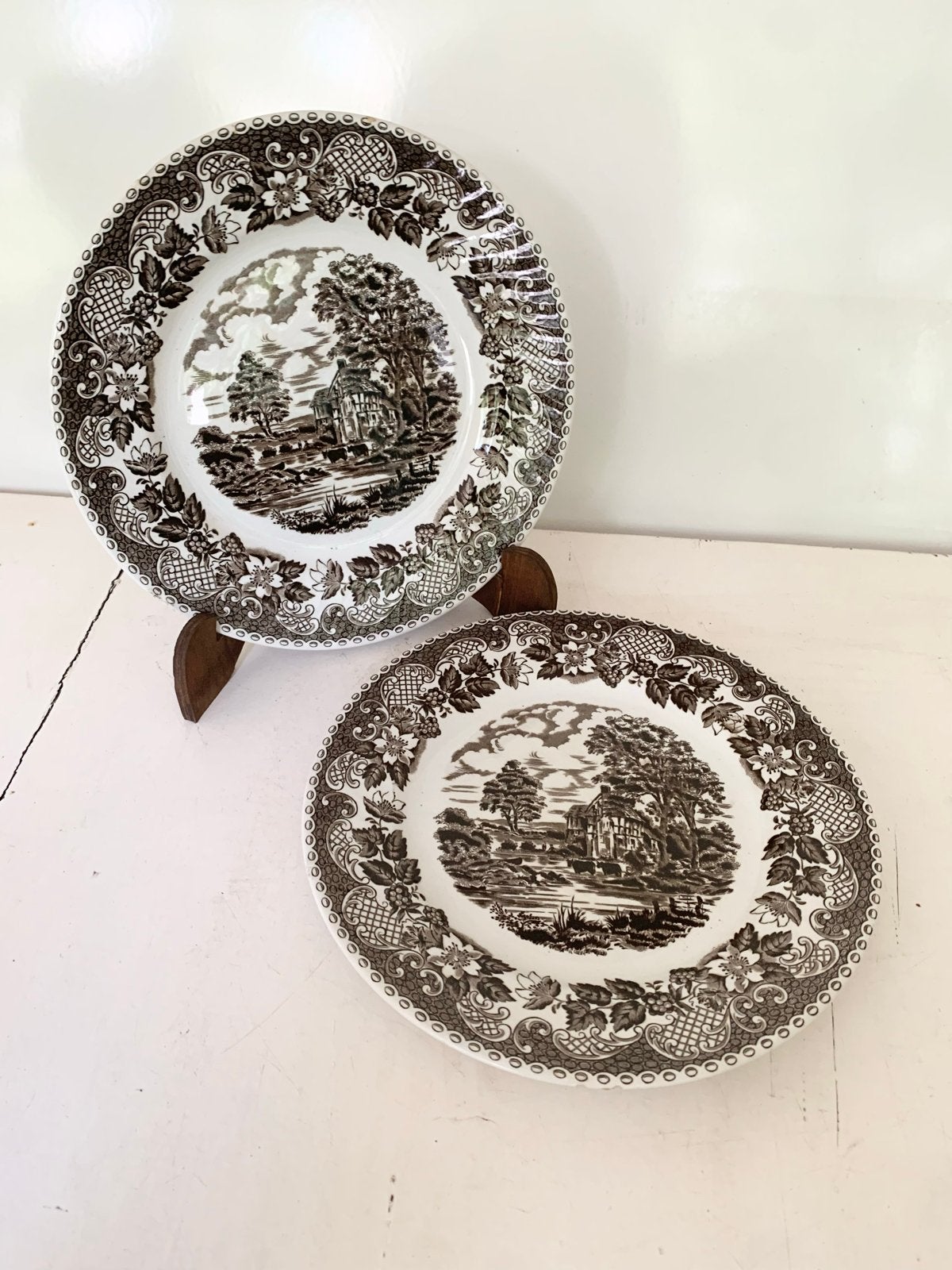 2 Barratts Staffordshire Ware Elizabethan borden, Antiek en Kunst, Antiek | Servies los, Ophalen of Verzenden