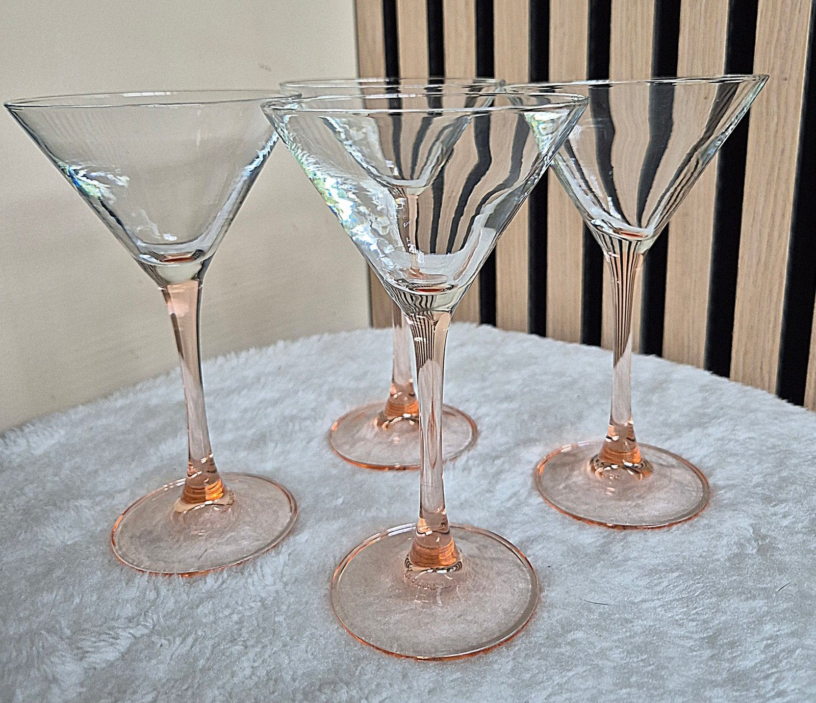 4 Luminarc Martiniglazen op roze voet, Verzamelen, Glas en Borrelglaasjes, Ophalen of Verzenden, Zo goed als nieuw, Overige typen