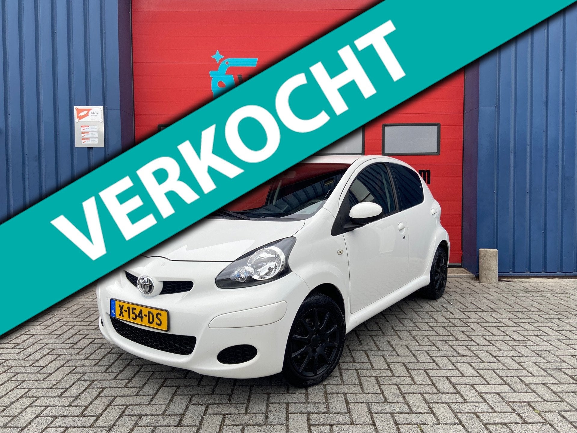 Toyota Aygo 1.0-12V Aspiration Red |Trekhaak|Airco|Carplay, Voorwielaandrijving, Stof, Gebruikt, Zwart