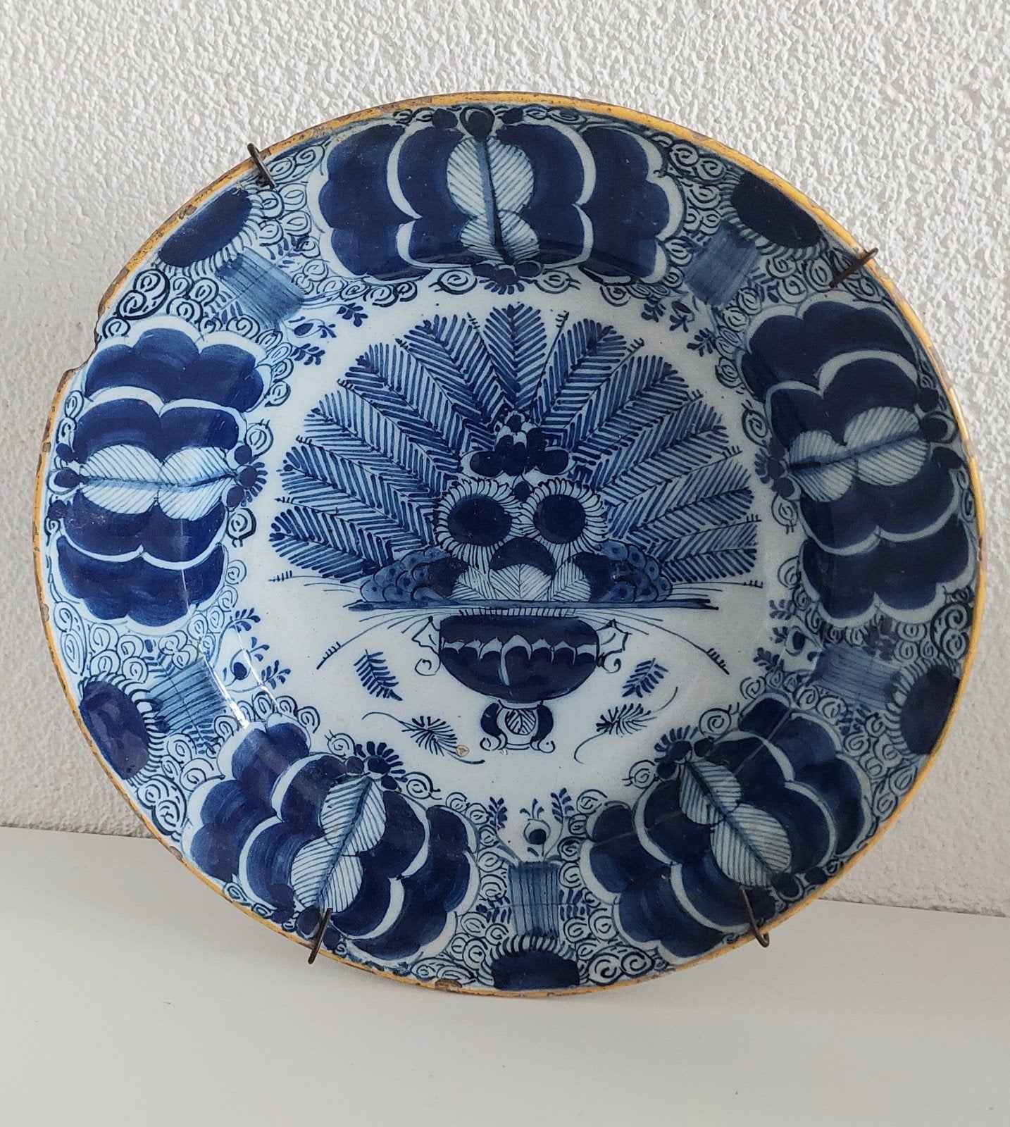 Antiek Delfts Blauw Pauwstaart Bord, 18e Eeuw, Antiek en Kunst, Ophalen of Verzenden